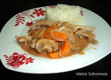  Carne de Porco Assada com Soja e Cogumelos em Estilo Baoding: Uma Sinfonia de Sabores Apicados e Texturas Macias!