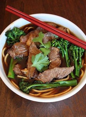  Niu Rou Mian: Um Prato de Carne Bovina Macia que Desperta os Sentidos com um Caldo Acolhedor!