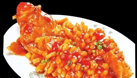  Sautéed Squirrel Mandarin Fish: Uma explosão de sabores agridoces que dança em harmonia com a textura crocante da pele