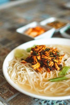  Lianmian Noodles: Uma Sinfonia de Texturas e Sabores Picantes em Cada Mordida!