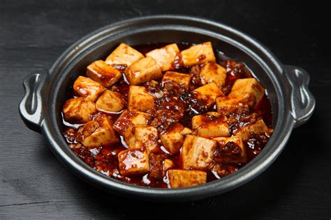  Mapo Tofu Picante e Envolvente: Uma Jornada Delicada Através da Calidez Afiada do Prato de Siping